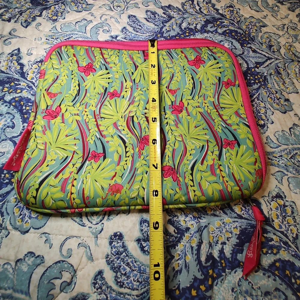 Lily Pulitzer Pink & Green Floral Print Foam Padded iPad Cover Zip Closure - Picture 8 of 9